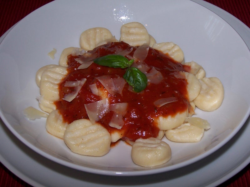 Lecker Bentos und mehr: Ricotta-Gnocchis mit Tomatensoße