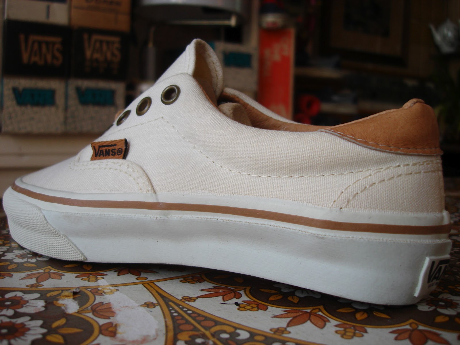 konsol Skinne pause theothersideofthepillow: vintage VANS white & tan leather CRESCENT ISLAND  style #59 era MADE IN USA 1990's US4.5