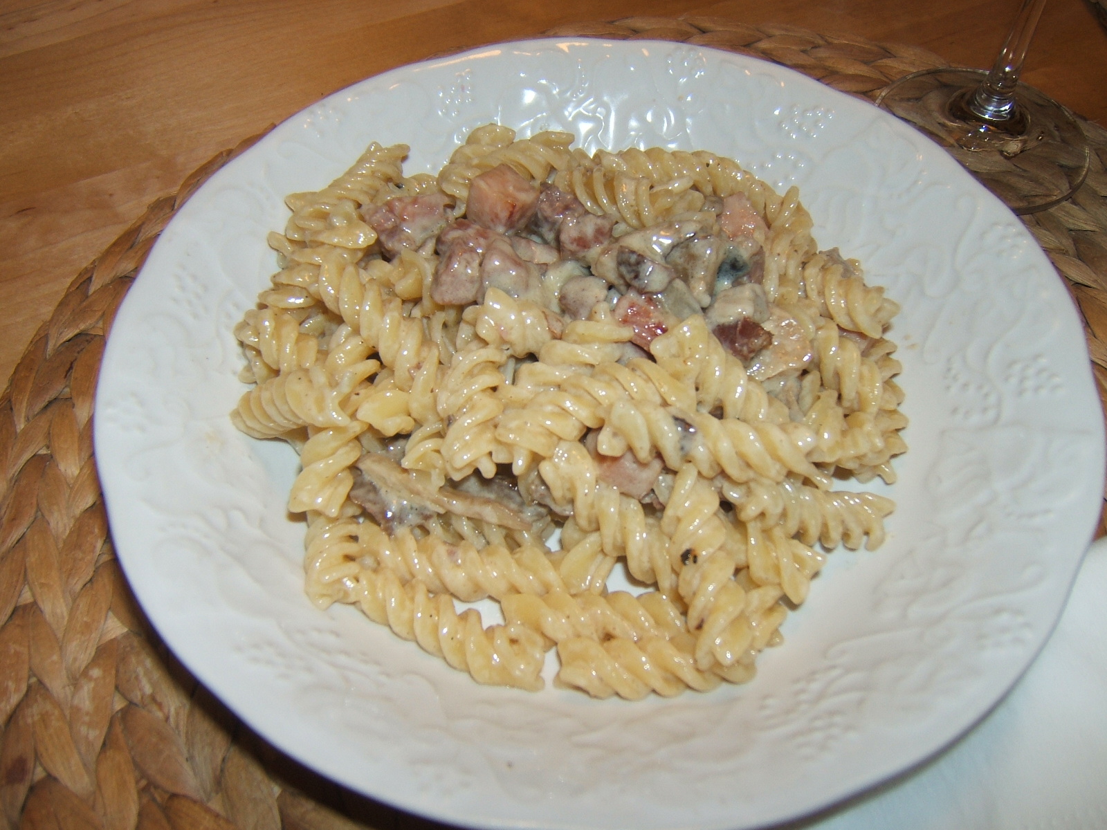 uno storico in cucina Fusilli ai funghi porcini e panna