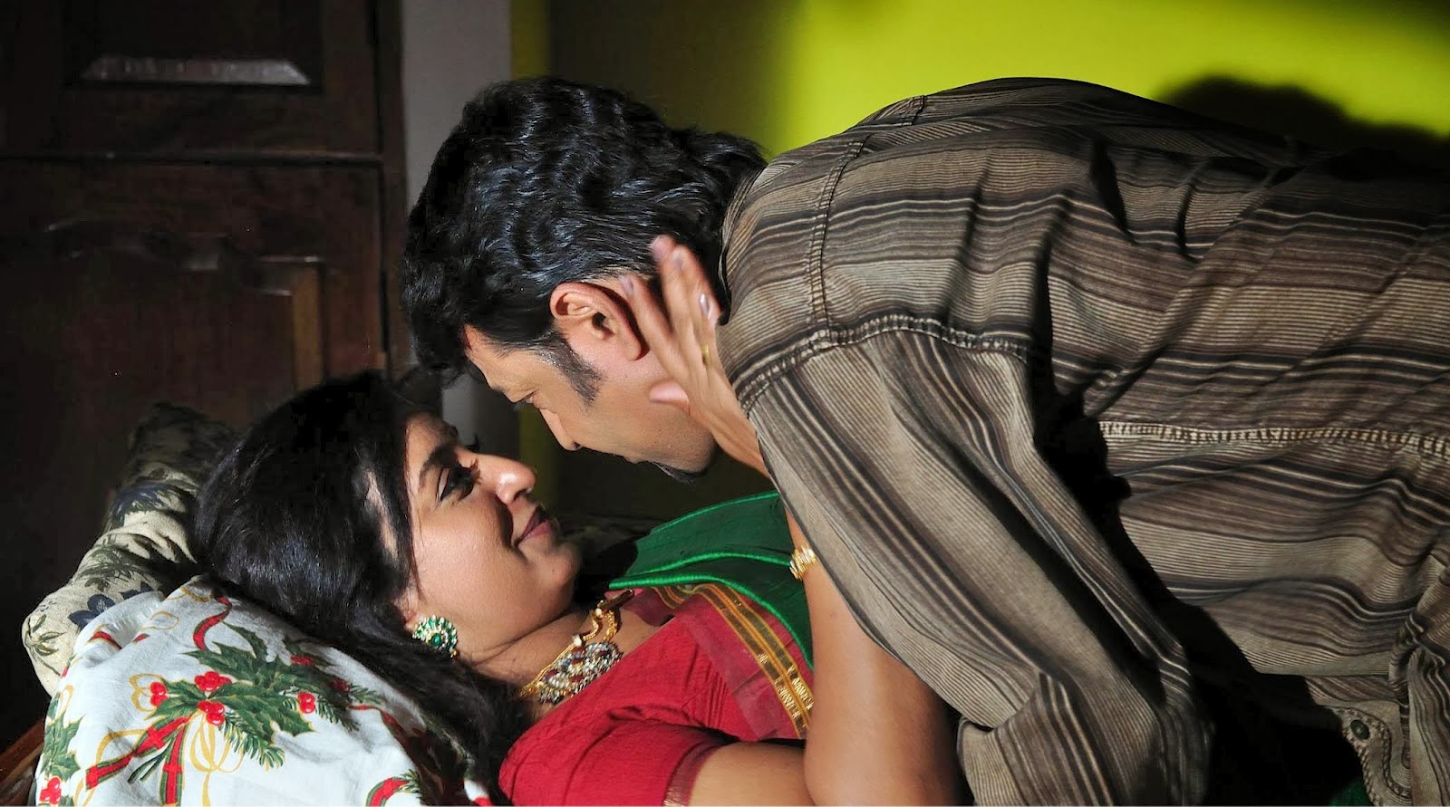 Sona Nair Hot Bed Scene In Anavruthayaya Kapalika Movie Malayalam Full Gall...