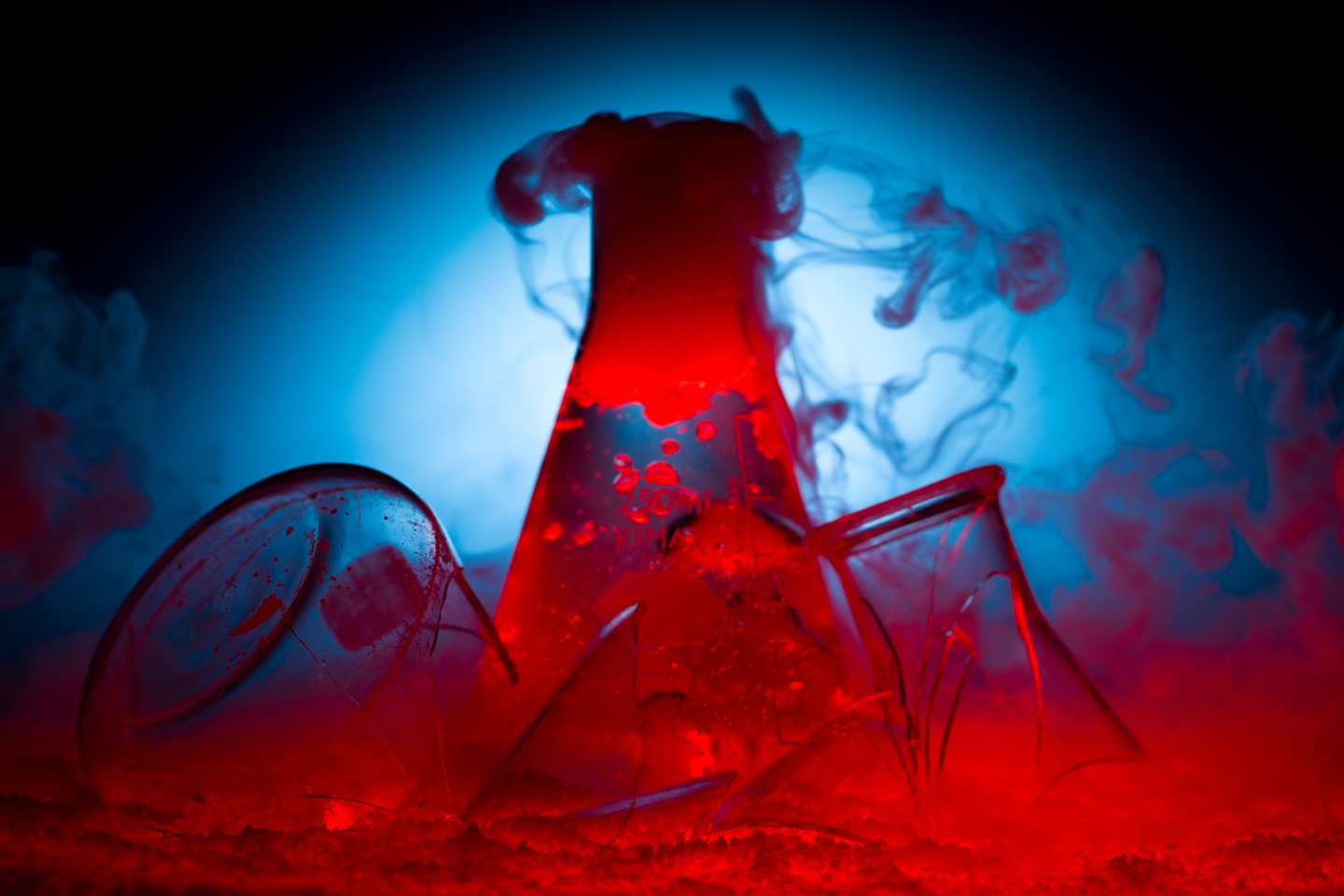 4 красных химии. колба с жидкостью. 4 красных химии. красный цвет химия. химиотерапия препараты названия.