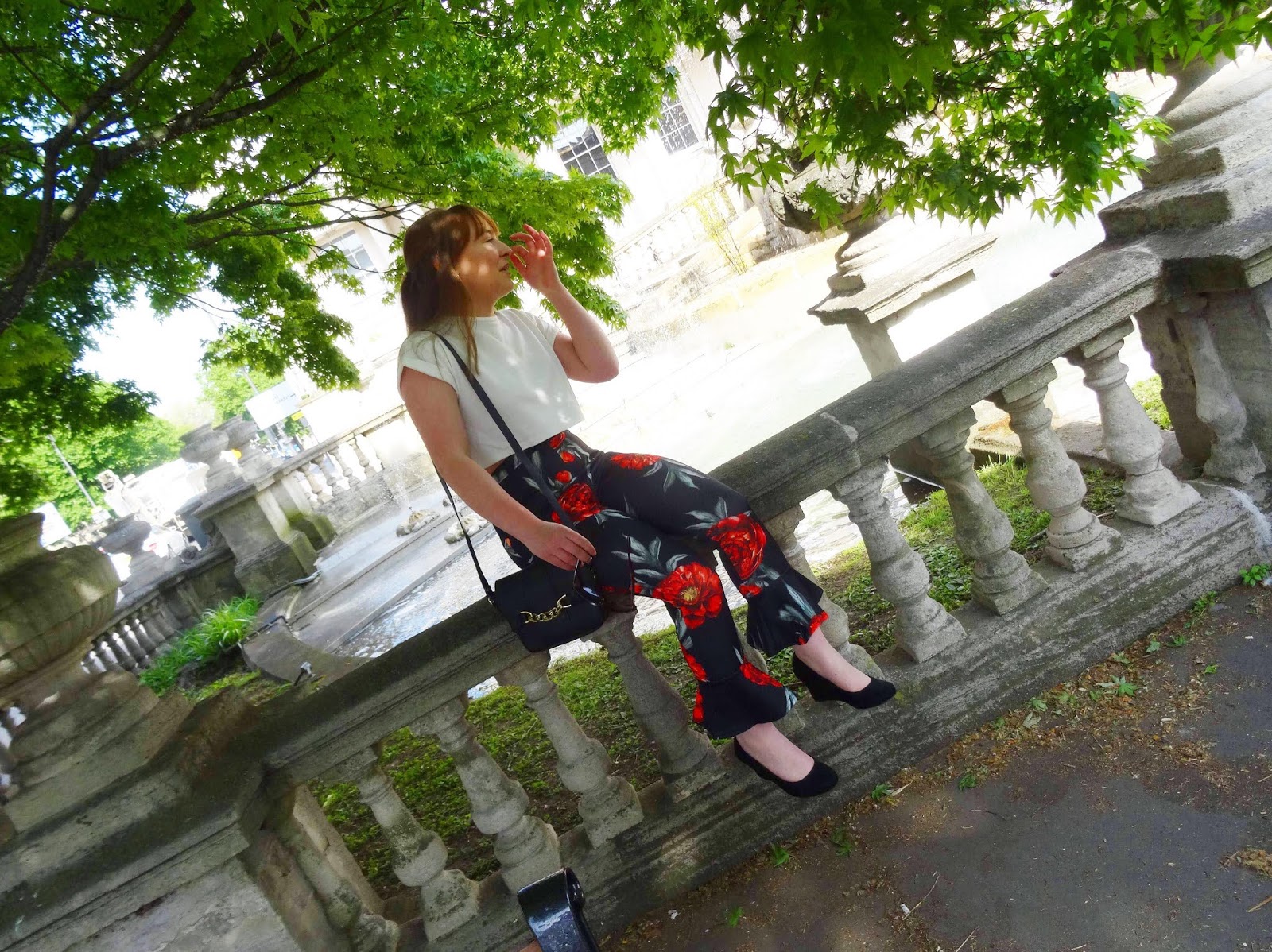 Behind The Scenes Photos: Floral Flared Trousers Evening Wear
