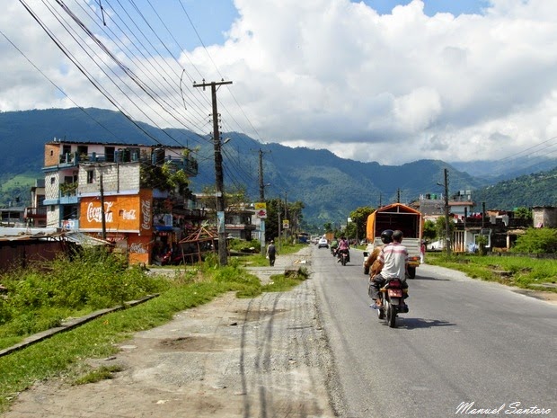 Pokhara. Raggiungendo le Cascate di Devi Pokhara. Raggiungendo le Cascate di Devi