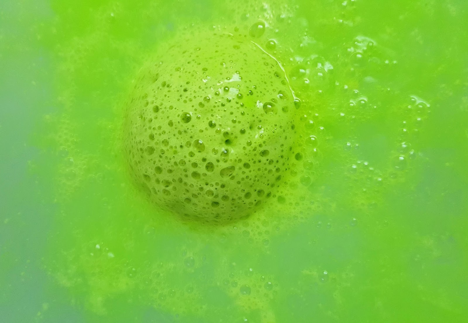 Tennis Ball Bath Bomb No Faults Here The Lush Box