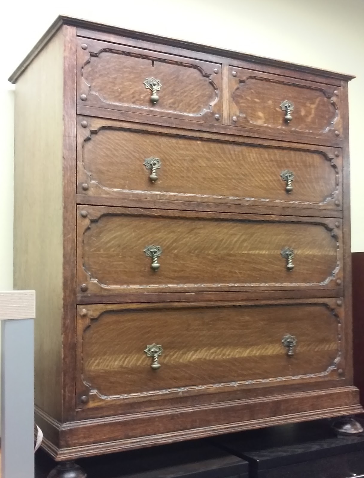 UHURU FURNITURE & COLLECTIBLES SOLD 20292 Vintage Tiger Oak 3" Wide 5