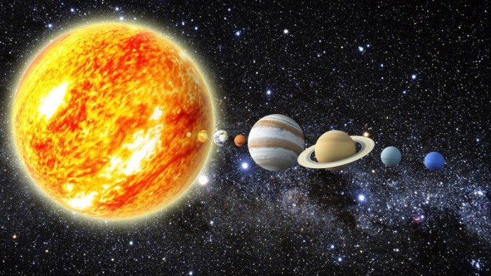 Mengapa Bulan Selalu Mengelilingi Bumi? Mengapa Bulan Selalu Mengelilingi Bumi?