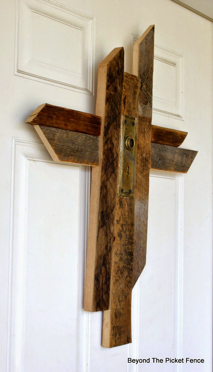 cross, rustic, reclaimed wood, beyond the picket fencehttp://bec4-beyondthepicketfence.blogspot.com/2015/04/the-old-rugged-cross.html