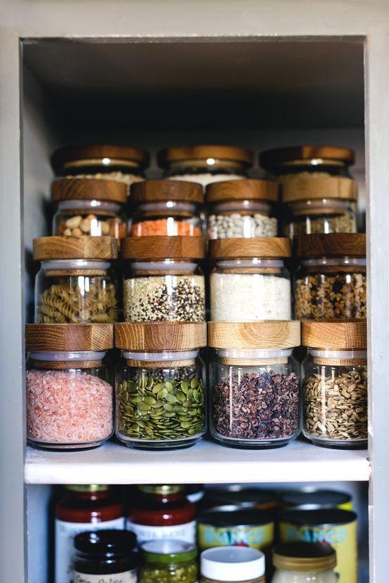 How To Organize Your Pantry Using Mason Jars / Home Decor & Weddings