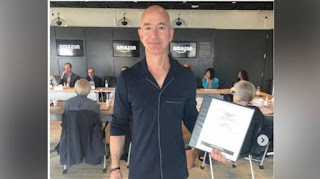 The richest man in the world goes to the meeting, wearing pajamas, know why The richest man in the world goes to the meeting, wearing pajamas, know why