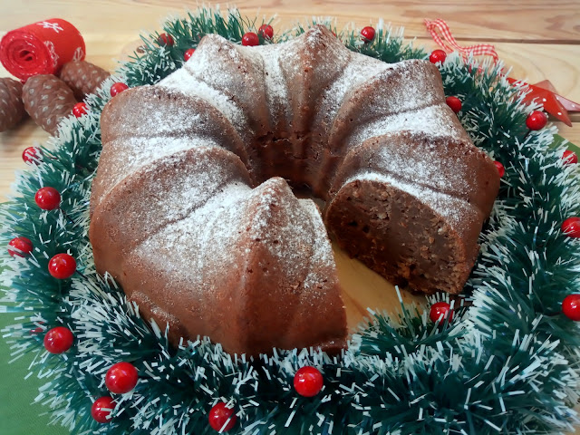 Bundt cake de turrón de chocolate Suchard. Receta navideña de aprovechamiento. Desayuno, merienda, postre. Horno. Cuca Bizcocho.