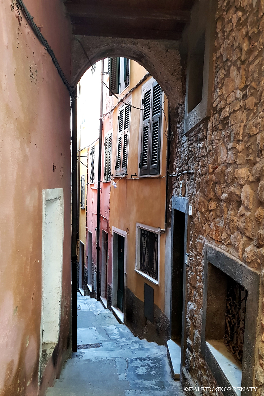 Włochy, Liguria, liguryjskie miasteczko, Tellaro, przypomina zabudową cinque terre