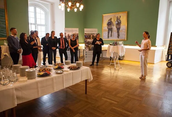 Crown Princess Mary attended a reception of 10th anniversary of establishment of Intergroup Parliamentarian Network. Pricess Mary wore pants, blouse, shoes style