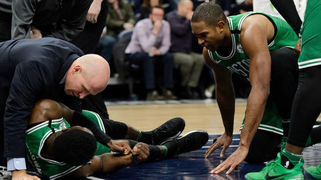 Video: La peligrosa caída de Jaylen Brown tras donqueo Jaylen Brown