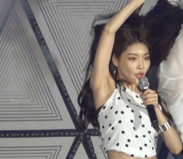 청하 흰색 크롭티