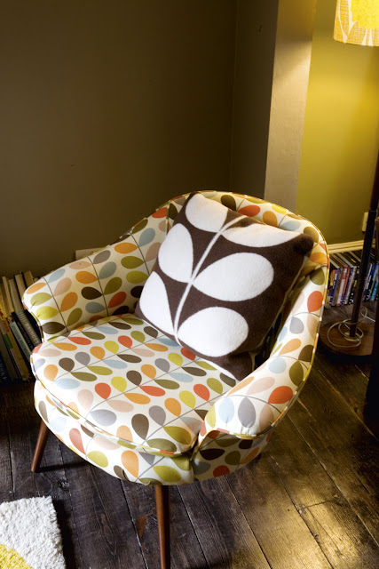 Sessel im berühmten Orla Kiely Blattmuster - polstern Sie mit Farbe und Muster Ihre Einrichtung auf