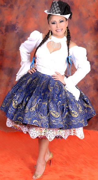 Anita Santivañez Foto de Anita Santivañez con trenzas