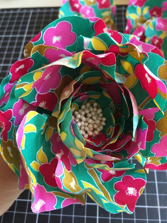 52 Quilters Day 3 How to make realistic flowers out of fabric