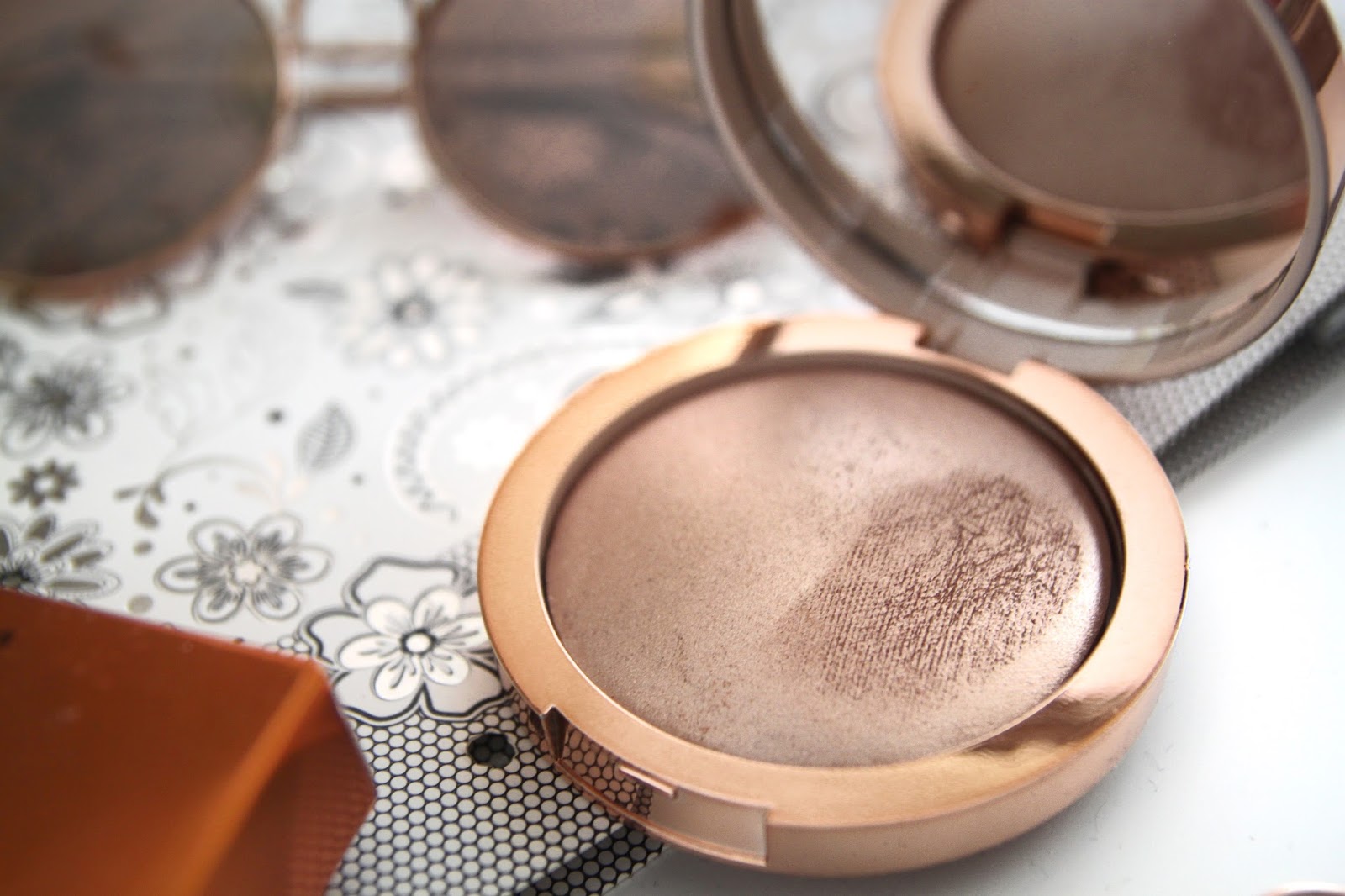 Review BEST HIGHLIGHTER EVER Mecca Lit from Within ♥ ♥ Beautifying