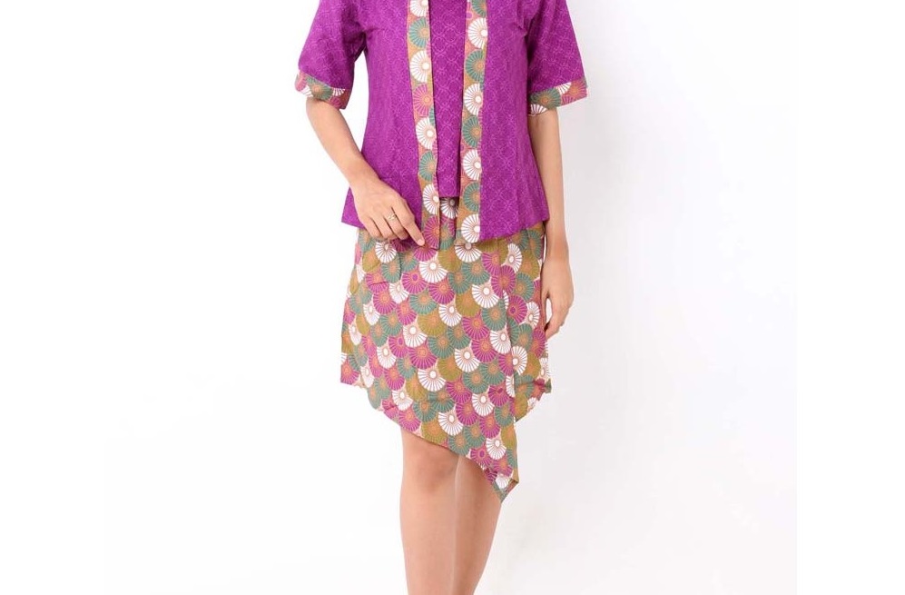  Model  Baju  Batik  Untuk Wanita  Gemuk Agar Terlihat Langsing 