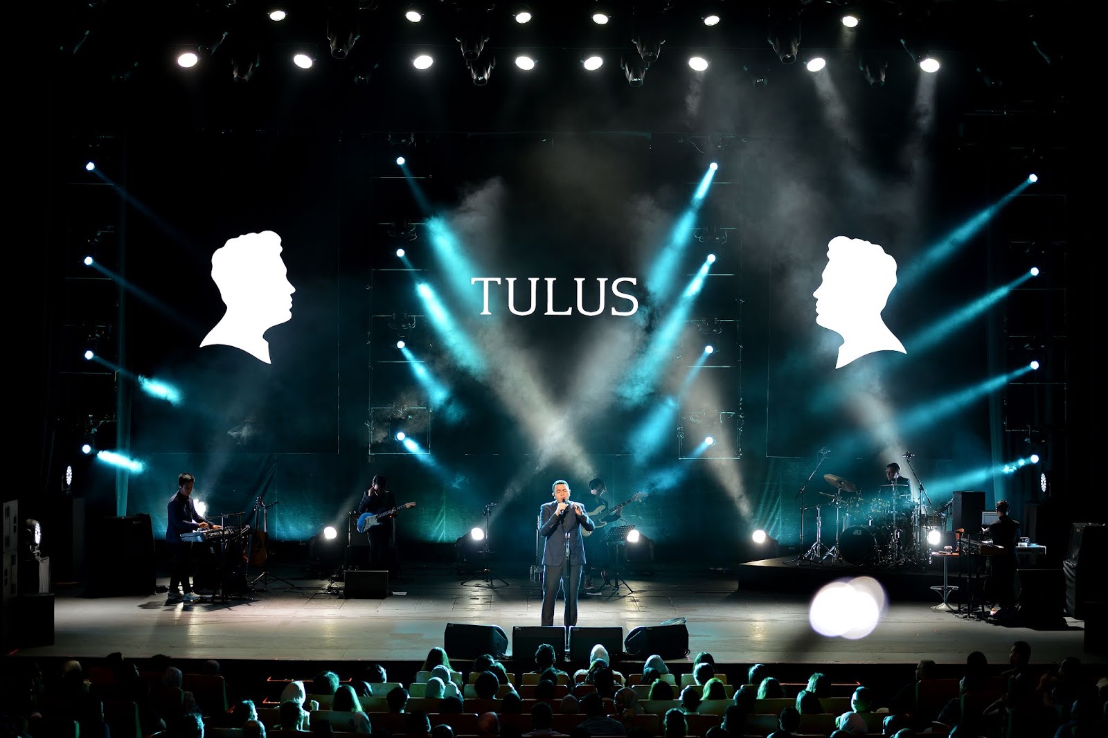 Lirik Lagu Tulus Kisah Sebentar – Dalam