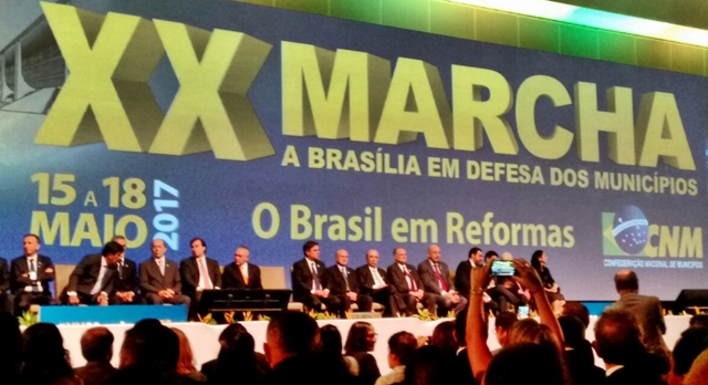 Prefeita de Roncador participa da XX Marcha para Prefeitos em Brasília