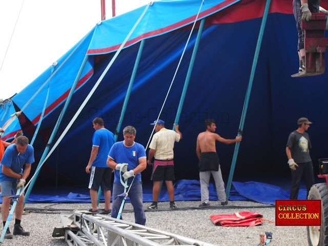 Les monteurs du Circus Krone, 2012 au travail