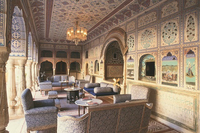 Sultan Mahal, Samode Palace Exquisite hand painted gallery and ceilings of Sultan Mahal, Samode Palace