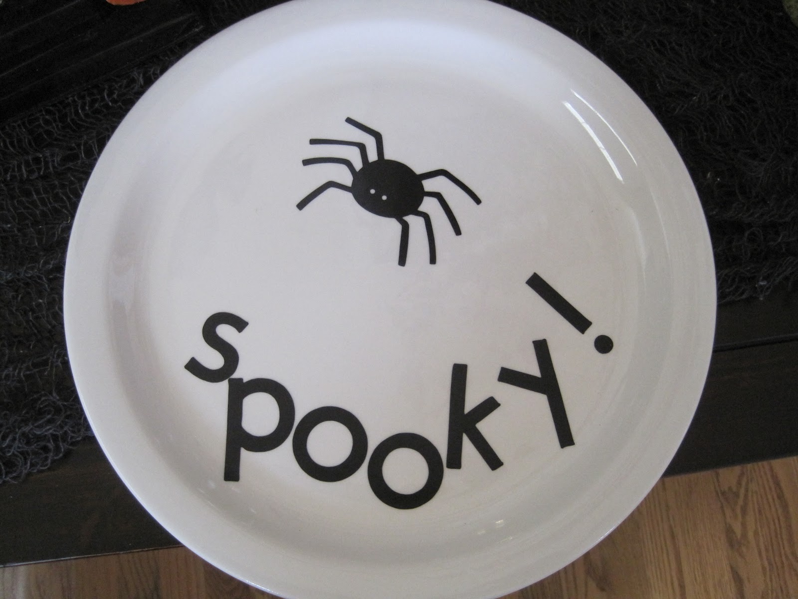 decorated-chaos-diy-halloween-plates