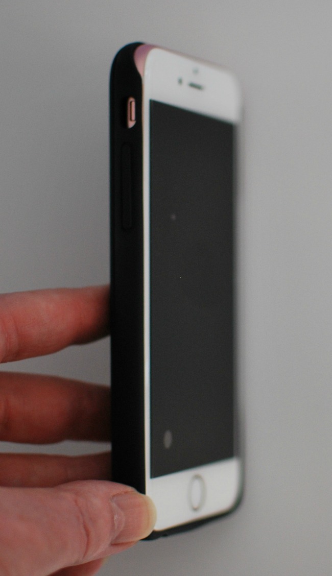 Phinexi-phone-charging-battery-case-review-sideways-view-showing-how-thin-it-is