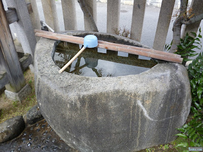 天王田八坂神社手水鉢 天王田八坂神社手水鉢