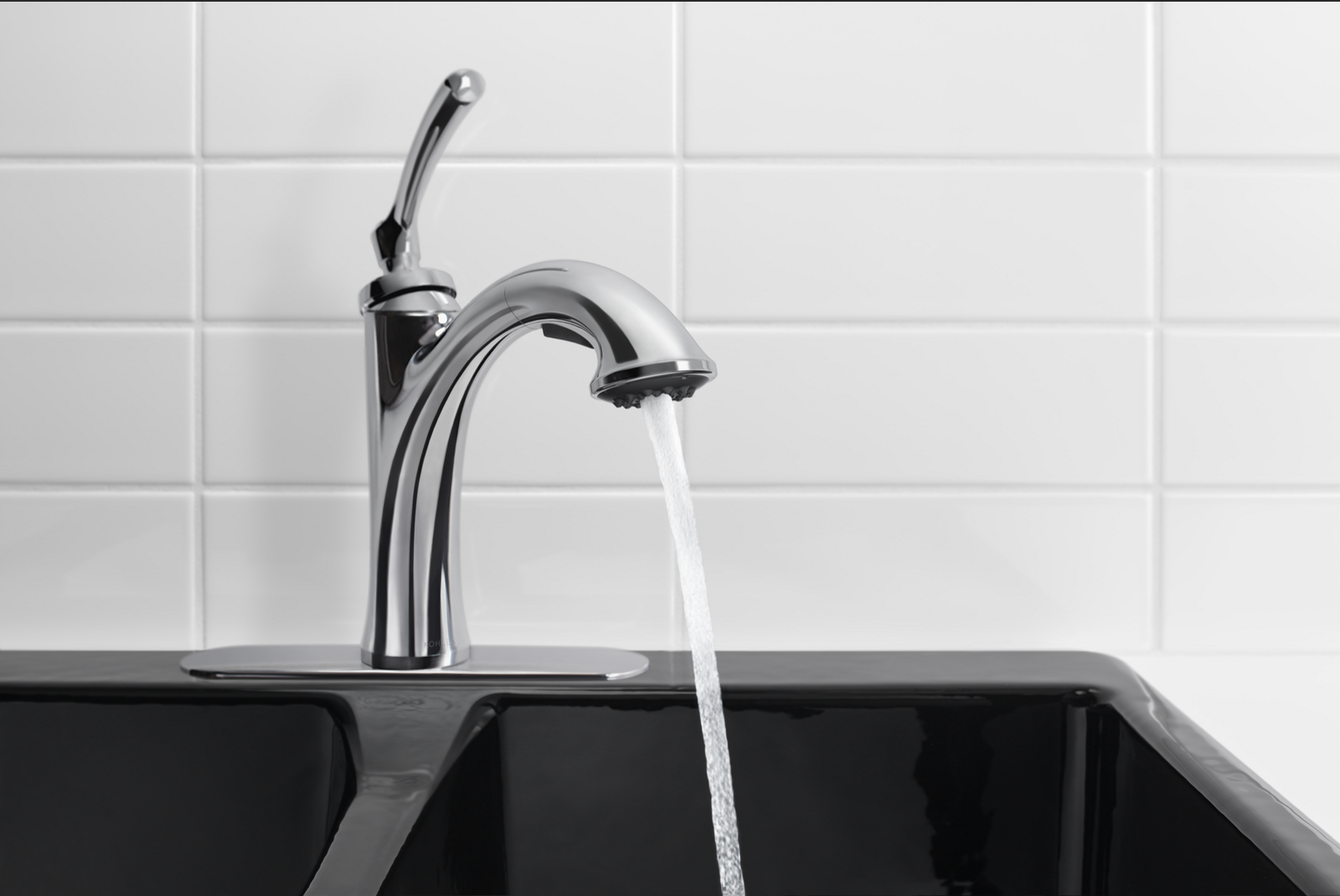 Take Back Your Kitchen Choosing A New Faucet Casa Watkins So I M Thinking That S Plenty Of Research For Me To Order Either One These Two Amazing Kohler Kitchen Faucets Exclusive Lowes
