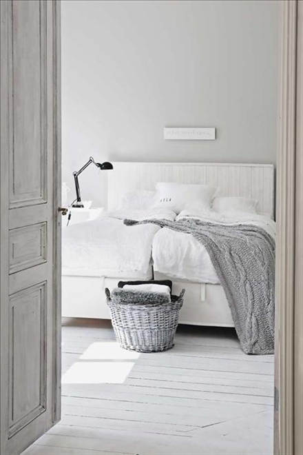 Uitgelezene Nordic Interiors: Nordic Inspiration: slaapkamer in wit en grijs ZU-59