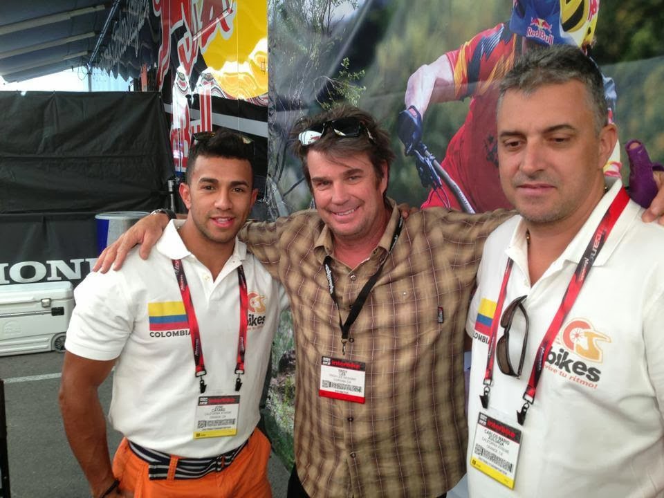 CARLOS JAVIER ZULUAGA BMXBICICROSS CJ BIKE STORE EN LAS VEGASUSA, EN