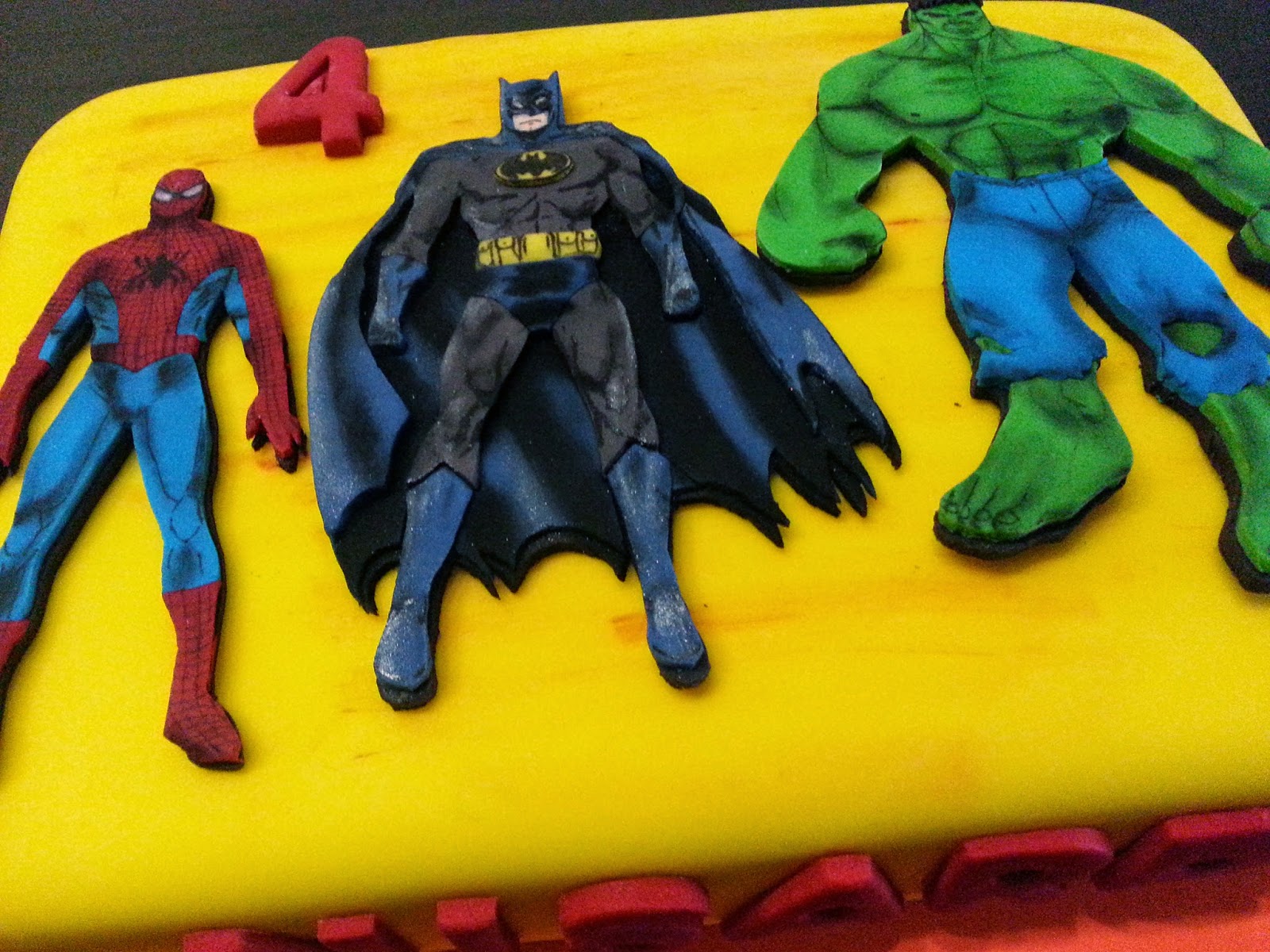 CHIQUI CAKES: Pastel Spiderman, Batman y Hulk para Nisard
