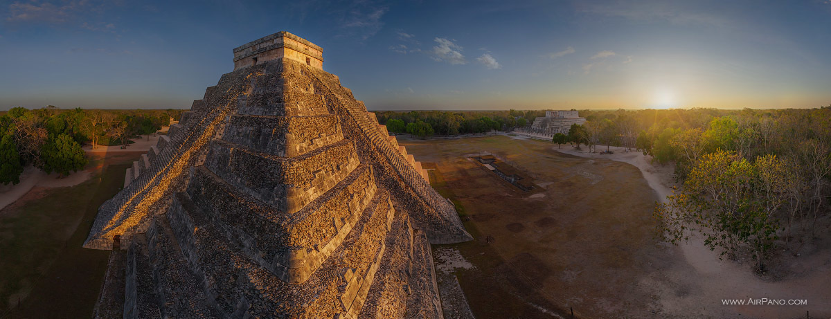 Ancient Mayan Pyramids in Chichen Itza, Mexico. - The Seven Wonders Of The World Look Totally Different In These Unique Photos. Ancient Mayan Pyramids in Chichen Itza, Mexico. - The Seven Wonders Of The World Look Totally Different In These Unique Photos.