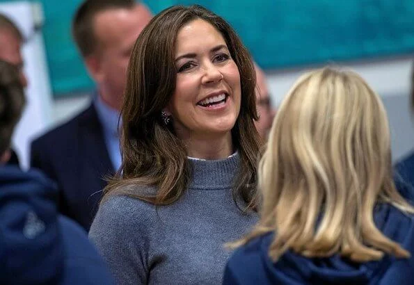 Crown Princess Mary visited Høng Efterskole together with the Mary Foundation. Princess wore wool sweater by Zara