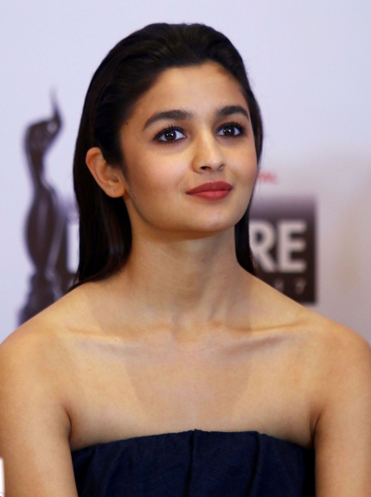 Alia Bhatt Looks Super Sexy At The Announcement Event of 62nd Jio Filmfare Awards 2016 in Mumbai