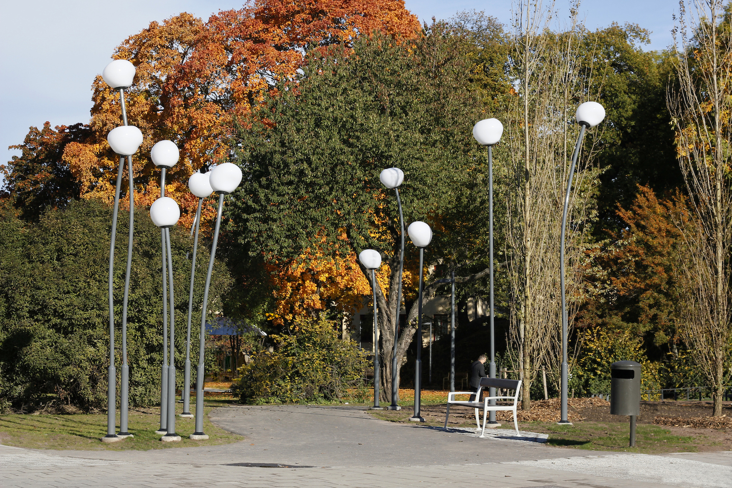 Парковы светильники шарами. Фонари Kristineberg Slottspark. Парковое освещение. Фонари для сквера. Светильники для парков и скверов.