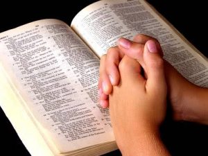 Pimpinan Umat Kristen Himbau Masyarakat Sulut Ibadah Kenaikan Yesus Kristus di Rumah Pimpinan Umat Kristen Himbau Masyarakat Sulut Ibadah Kenaikan Yesus Kristus di Rumah