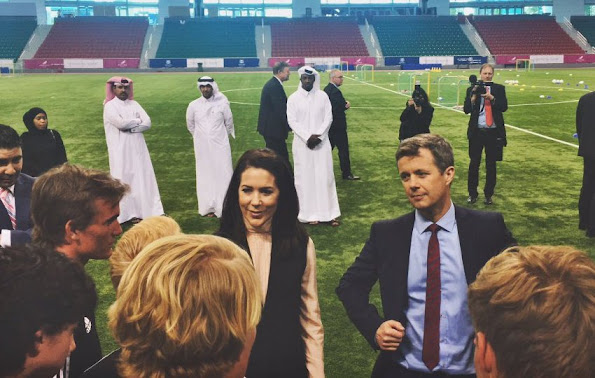 Danish Crown Prince Couple's three days visit to Qatar started. Crown Prince Frederik of Denmark and his wife Princess Mary finished their Saudi Arabia visit and in the evening, they arrived at Qatar together with the Trade mission.  the Couple visited Doha Museum of Islamic Arts which opened in 2008. The Crown Prince Couple attended a business dinner which was attended by private companies, public bodies and local officials