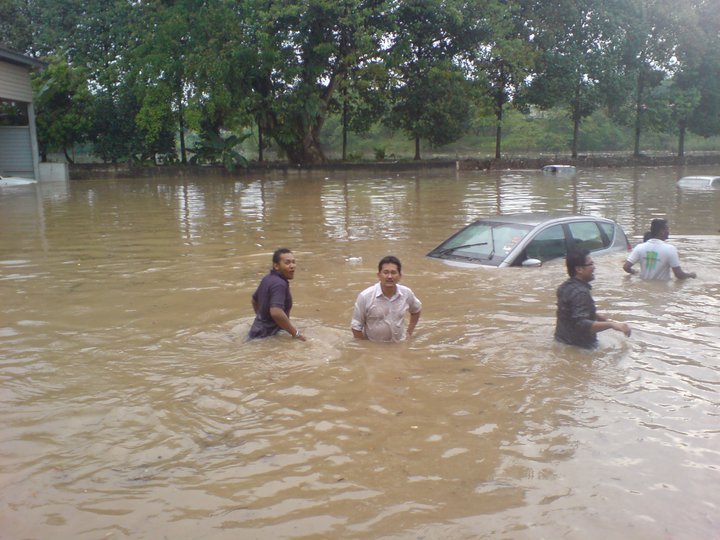 shidasyakirin Banjir di Jalan Tun Razak