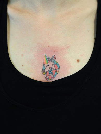 Geometria e encantamento no unicornio tatuagens