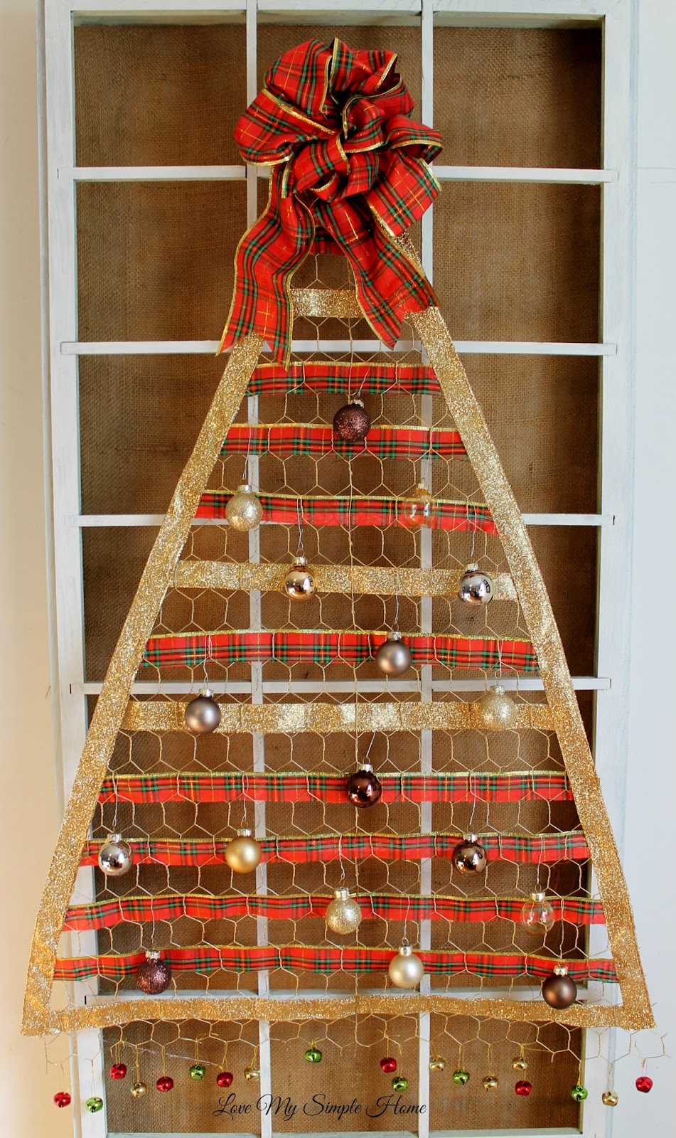 Chicken Wire Christmas Tree-a non-traditional solution for small spaces
