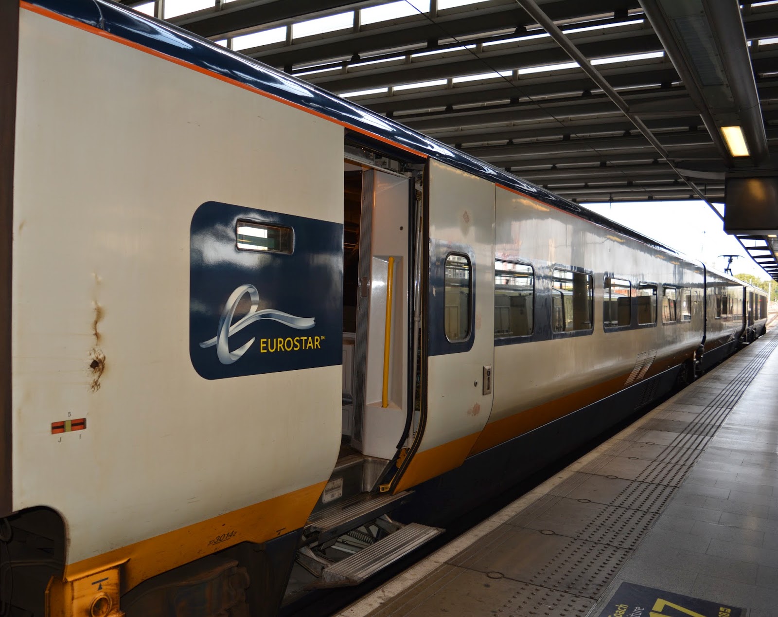 Trem de Londres para Paris e Bruxelas No Mundo da Paula
