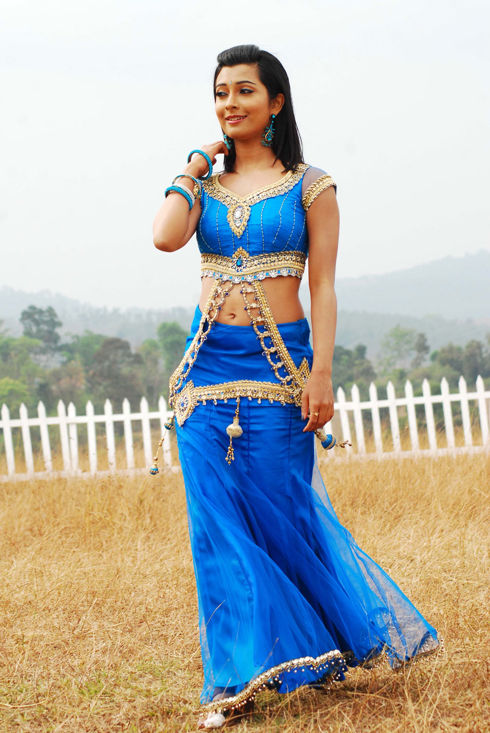 Radhika Pandit Latest Spicy Hd Images Without Water Mark Beautiful Indian Actress Cute Photos
