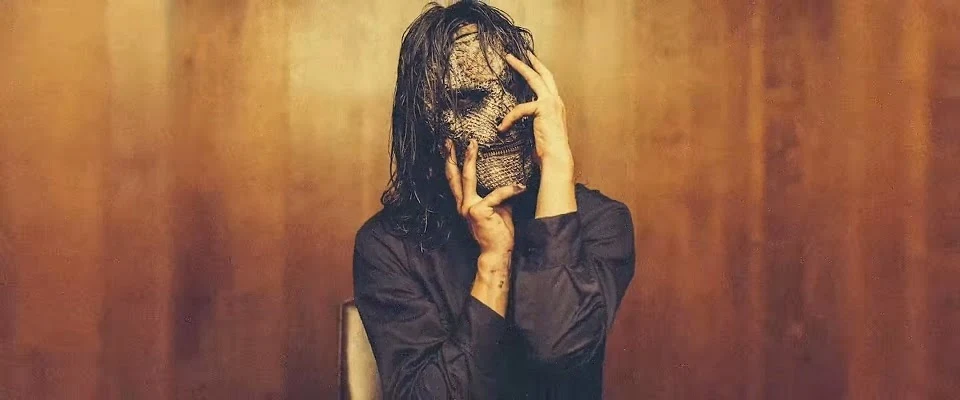 Clown Ajak Drummer Baru ke Makam Paul Gray