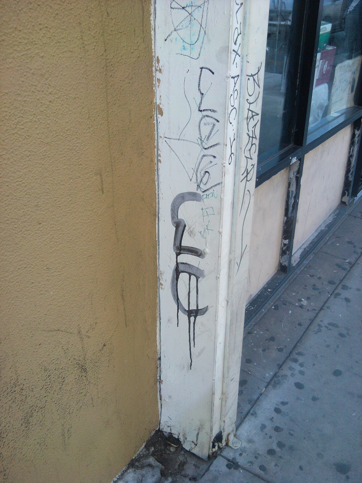 crip gangs graffiti East coast crip ( 76 street , neighborhood )