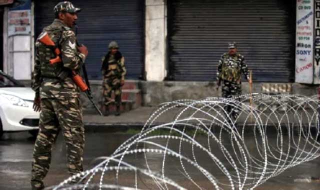 India finally lifts ban on Kashmir অবশেষে কাশ্মীর থেকে নিষেধাজ্ঞা তুলে নিলো ভারত