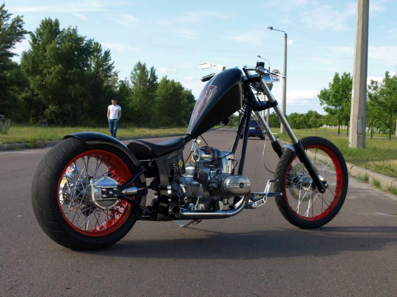 the rigth side of the CoolDrug custom cossack motorcycle