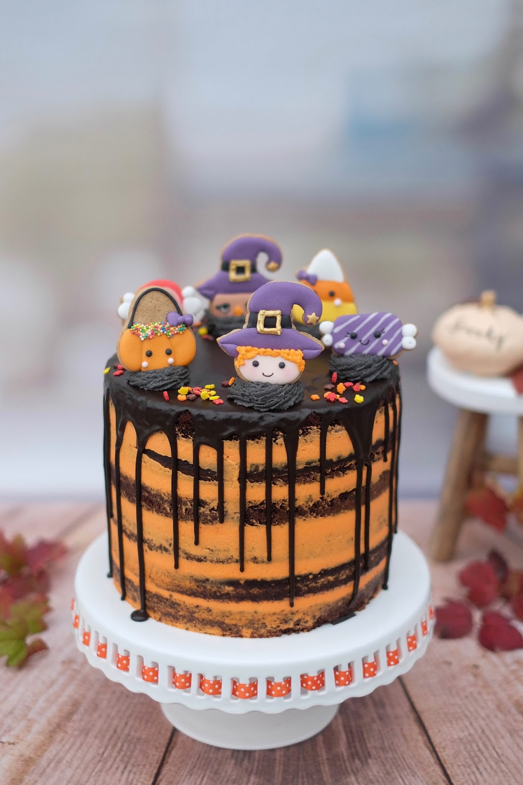 Guinness-Schoko Drip Cake mit Orangenbuttercreme zu Halloween | Marion ...